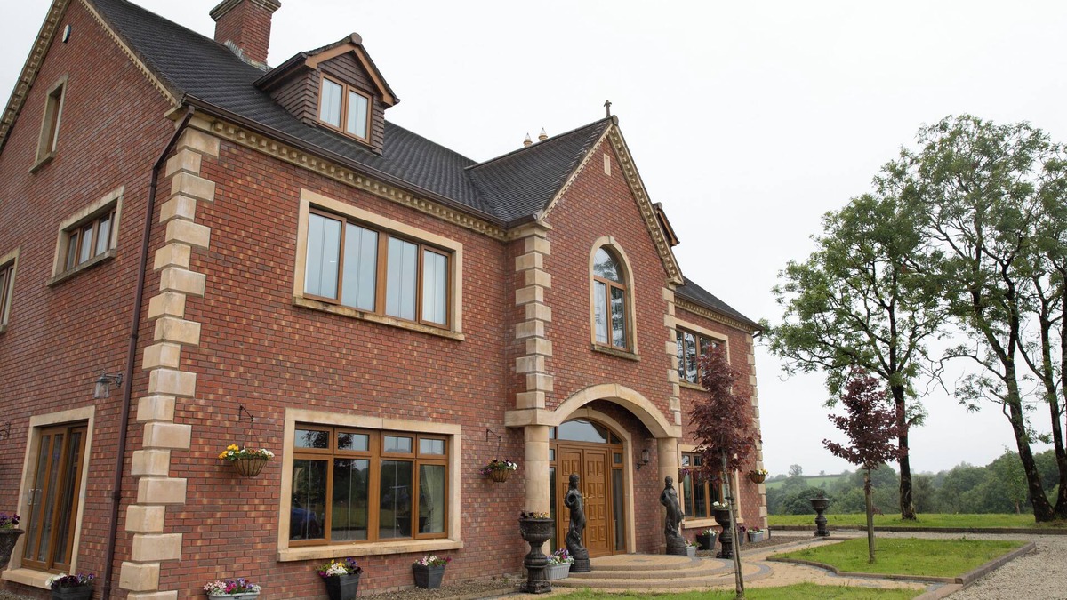 Omagh House | Tara Manor - Family gatherings, intimate weddings, golfing trips & hen parties