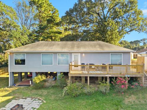 Mobile House | Tara's Riverfront Hideaway