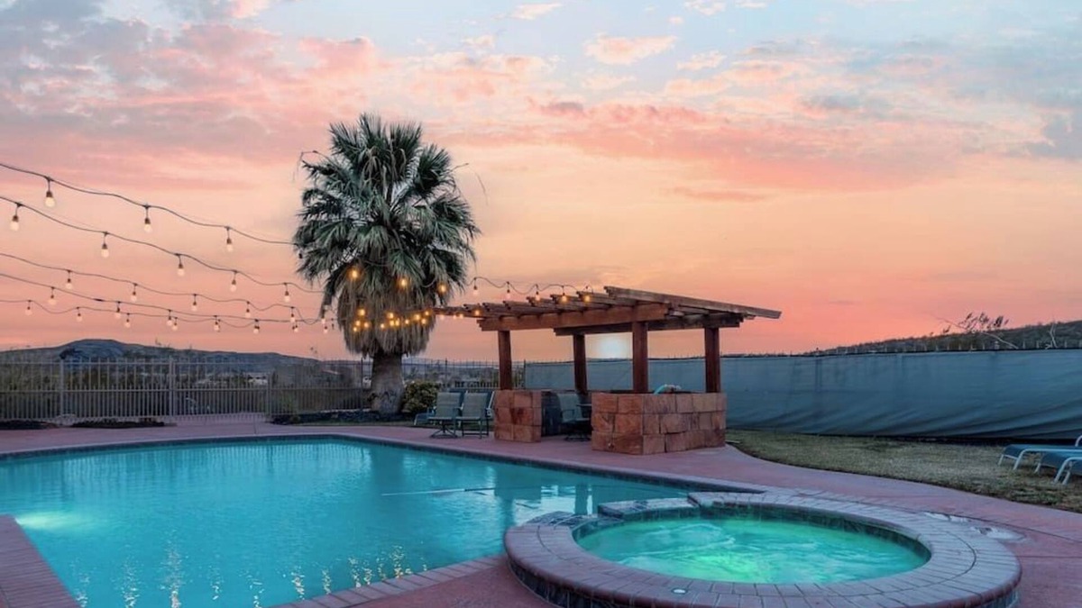 Hurricane House | Tasha's Place Private Pool, Sleeps 18, Near Zions & Sand Hollow