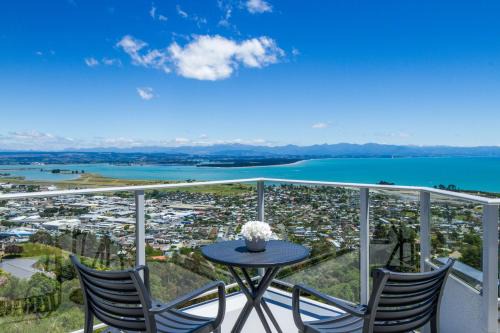 Britannia Heights Villa | Tasman Bay Villa