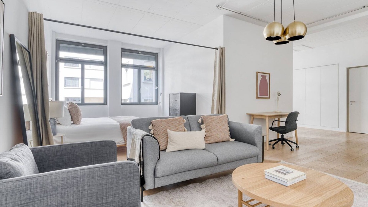 District 9 Apartment | Tasteful Altstetten 4 Room, 2 mins walk to market, by Blueground