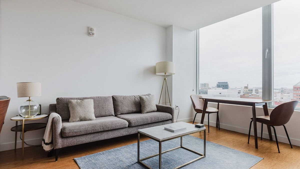 Chinatown Apartment | Tasteful FiDi 1BR w/Parking, W/D, Security, Gym & A/C, by Blueground