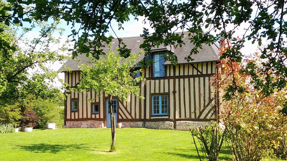 Saint-Julien-sur-Calonne House | Tasteful barn conversion combining rural charm with modern facilities
