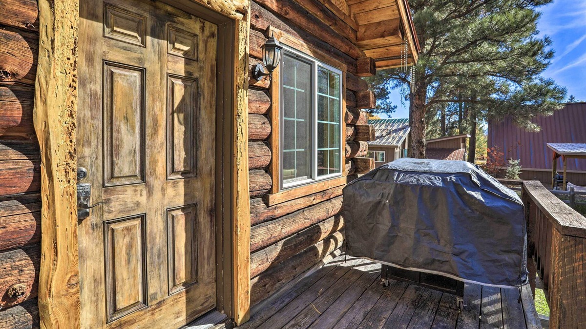 Pagosa Springs Cottage | Tasteful Log Cabin Retreat on Lake Pagosa!