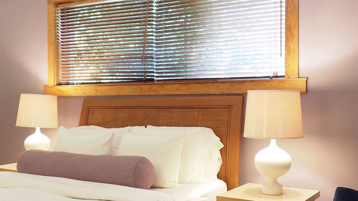 Falls House | Tasteful Riverfront Mid-Century Modern Bungalow — 4 season rental