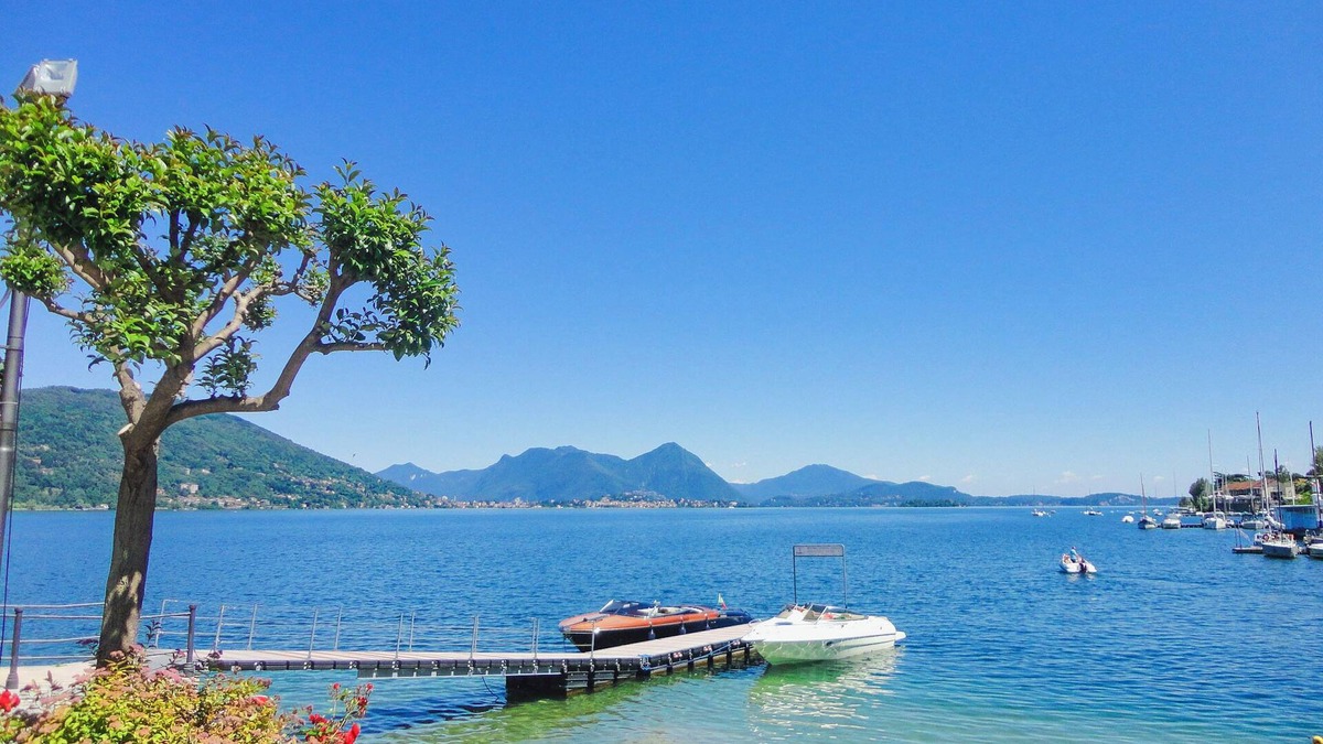 Feriolo Apartment | Tastefully furnished 2½-room apartment on the charming lake promenade