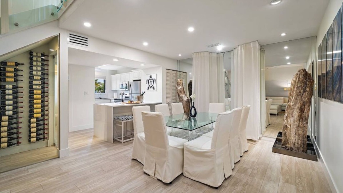 Bella Vista Condo | Tastefully modern, yet comfortably coastal.