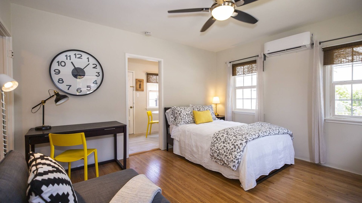 Burbank Apartment | Tastefully redone studio, great location. Single person. Fully equipped