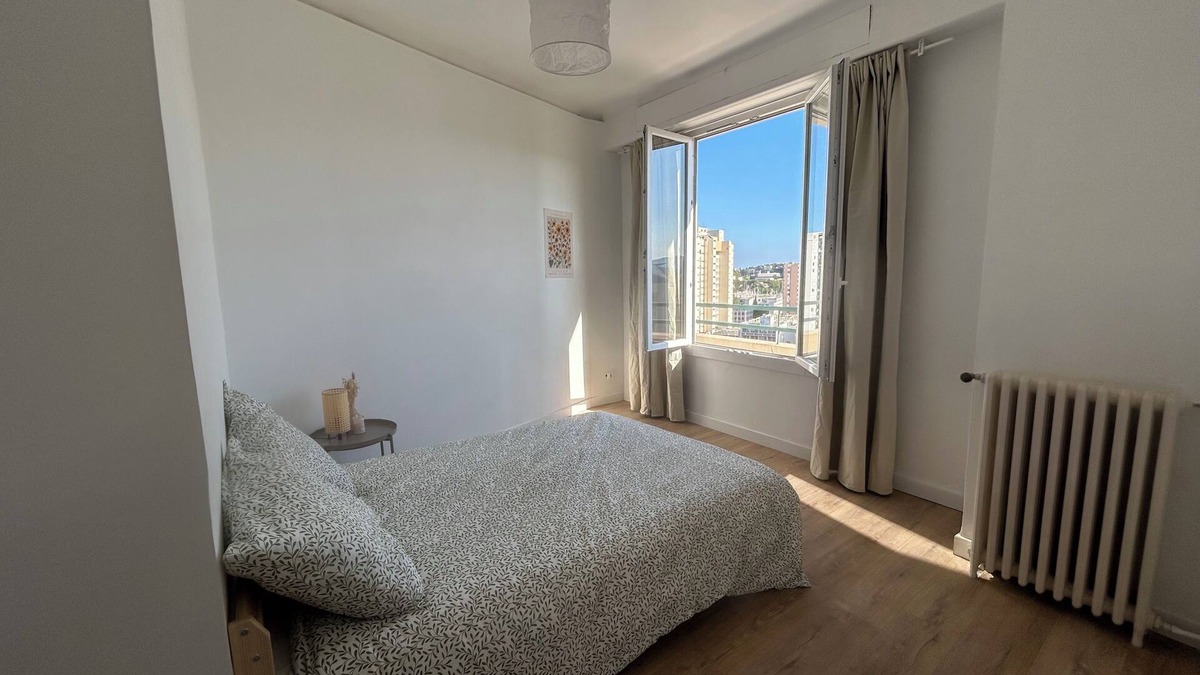 Le Mourillon Apartment | Tastefully renovated apartment close to sea, town and amenities!