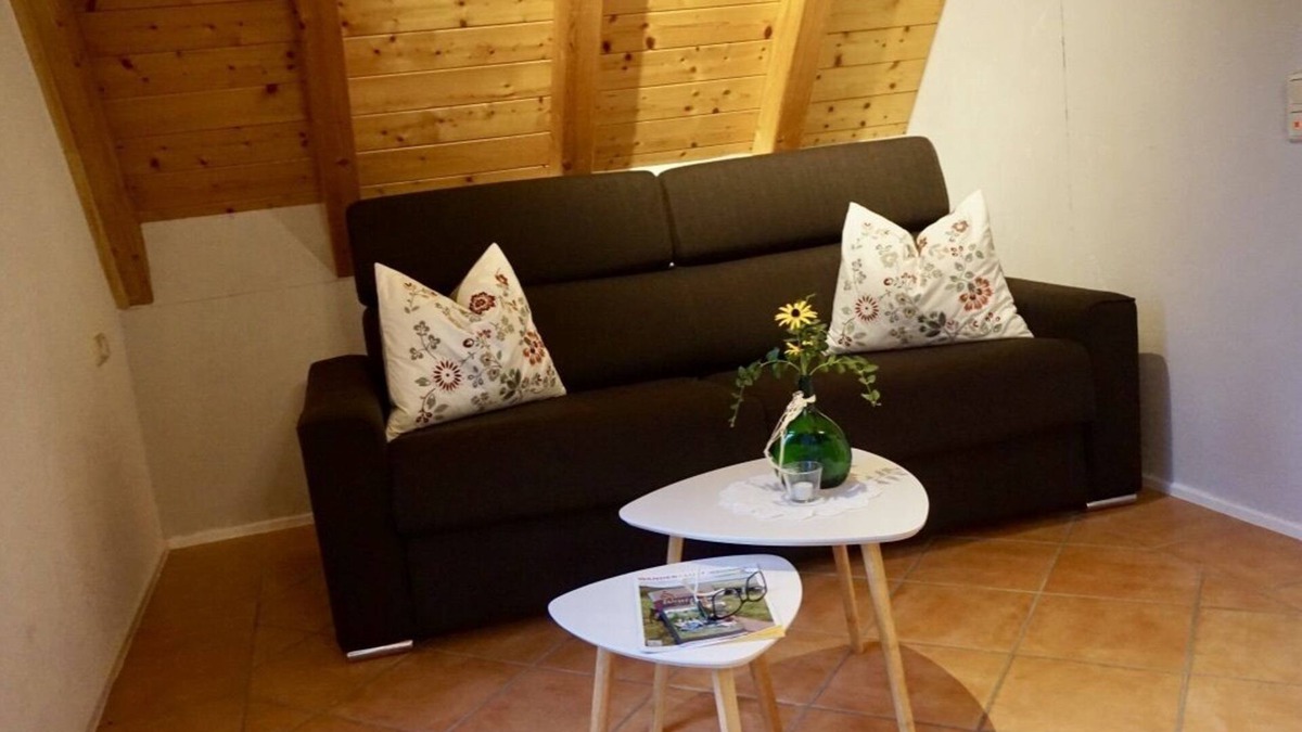 Sugenheim Apartment | Tastefully renovated 2-room non-smoking apartment with garden view