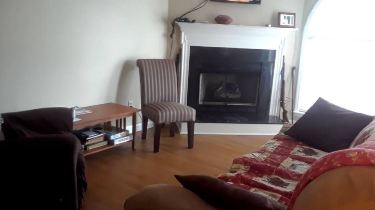 Greensboro Condo | Tater's Townhome is a cozy 1-bedroom condo with AC, TV no wifi on the 1st Floor