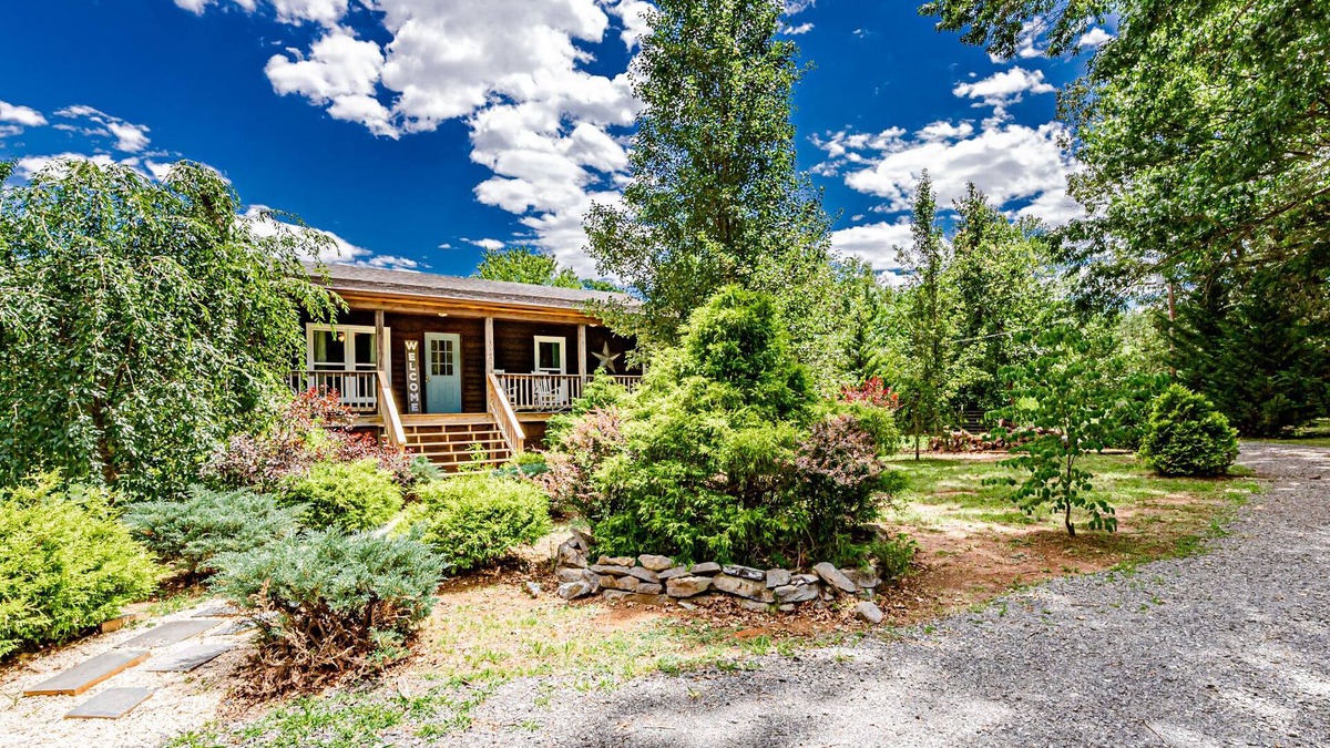 Wolftown House | Tatum's Mtn View Retreat- SAUNA-Hiking- Unit A