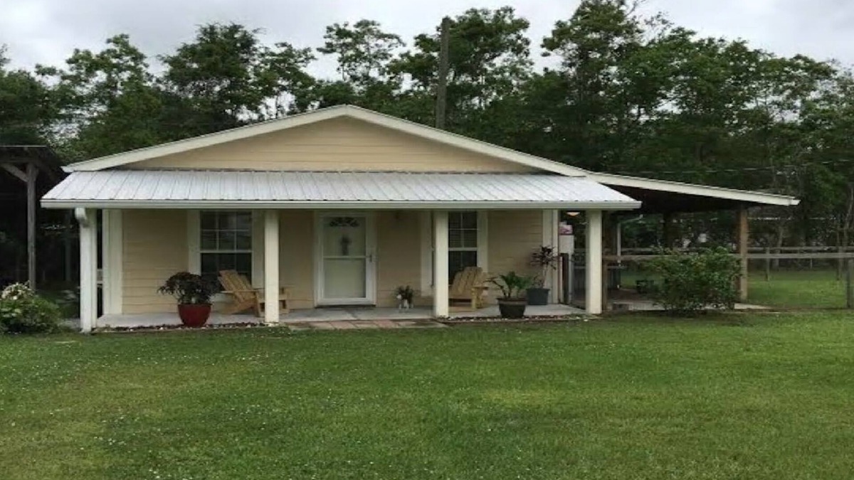 Biloxi Apartment | Taylor Ranch Cottage.A retreat in the middle of everything on the Coast!