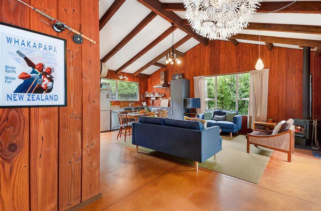 Pukawa House | Te Kuru Cabin - Pukawa Bay Holiday Home