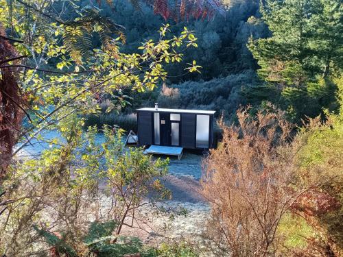 Shannon House | Te Paki Dam View by Tiny Away