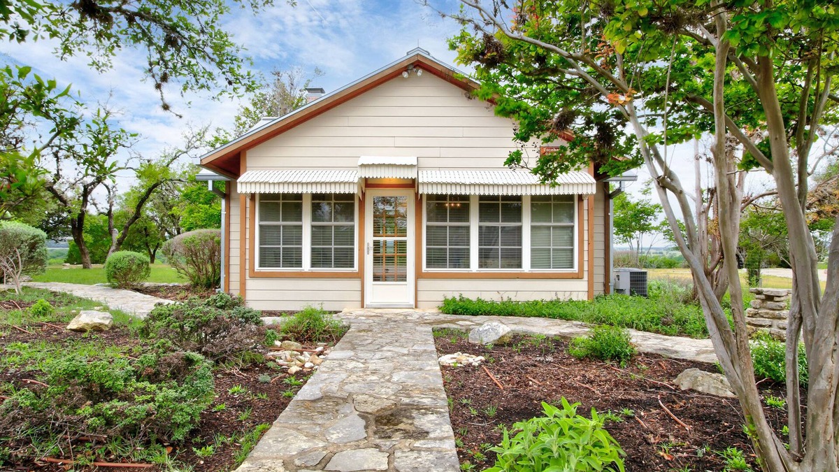 Comfort Cottage | Teacher's Cottage @ Riven Rock Ranch in Comfort TX