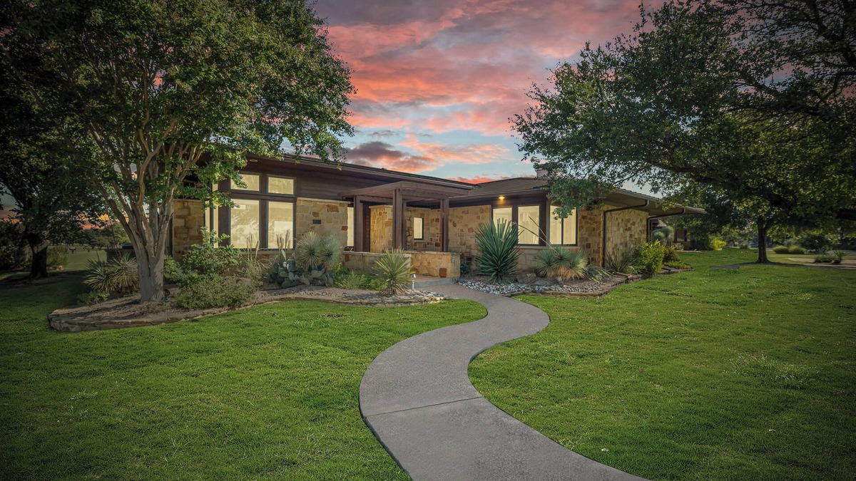 Lakecliff On Lake Travis House | Tee Box Retreat at Lakecliff Country Club
