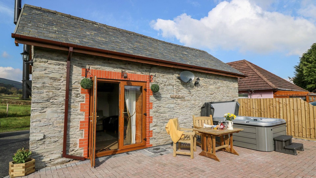 St Harmon Cottage | TEGFAN BARN, romantic, character holiday cottage in Rhayader