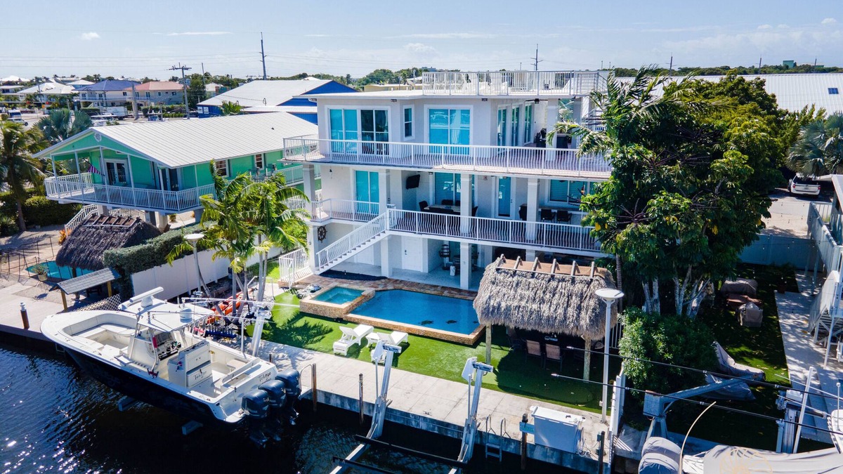 Tavernier House | Tekeze ~ Relaxed Resort Style Home with 5 Bedrooms, Pool & Dockage