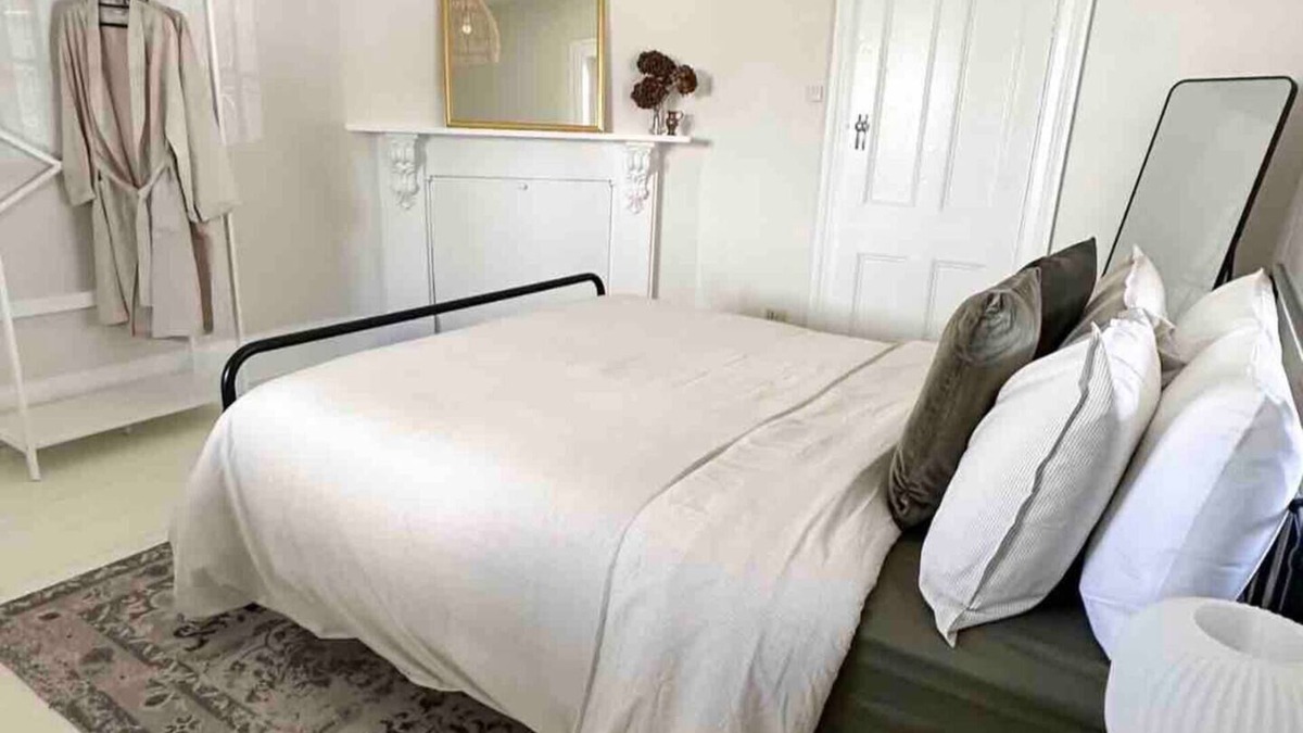 Penola House | Telegraph Station Staysnn