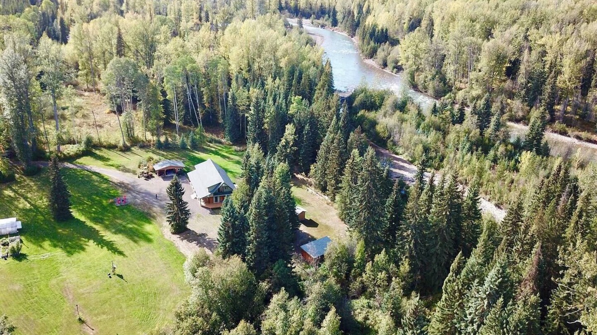 Regional District of Bulkley-Nechako House | Telkwa River Lodge - Rural riverfront property