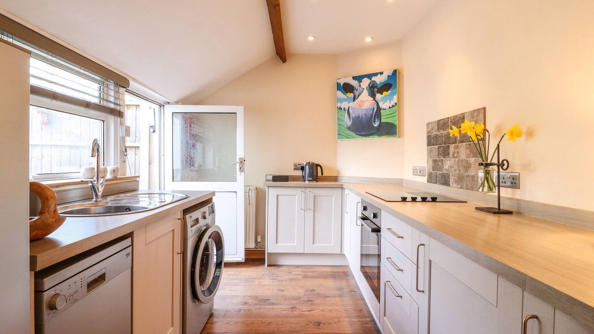 Ham Cottage | TEMBO'S REST, family friendly, with a garden in Eastry
