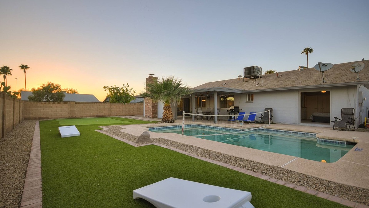 Tempe House | Tempe Getaway | Pool | Putting Green