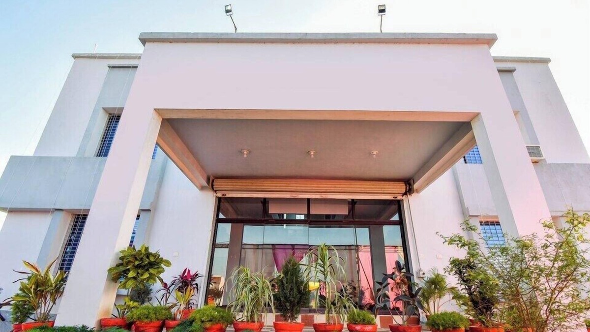 Khajuraho Hotel | Temple View Palace Hotel and Garden