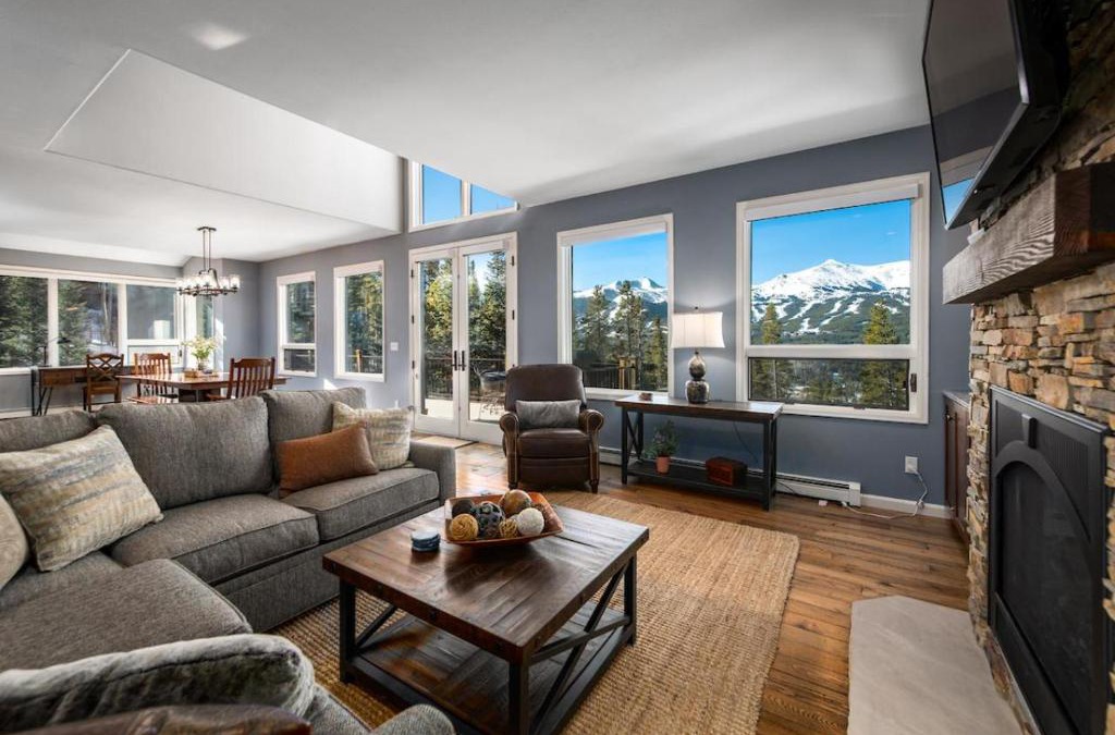 Forest Hills House | Ten Peaks Lookout Home Incredible Views Hot Tub