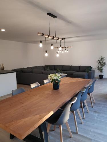 Hoeselt House | Ten Velde - vakantiewoning 12 personen - sauna - bubbelbad