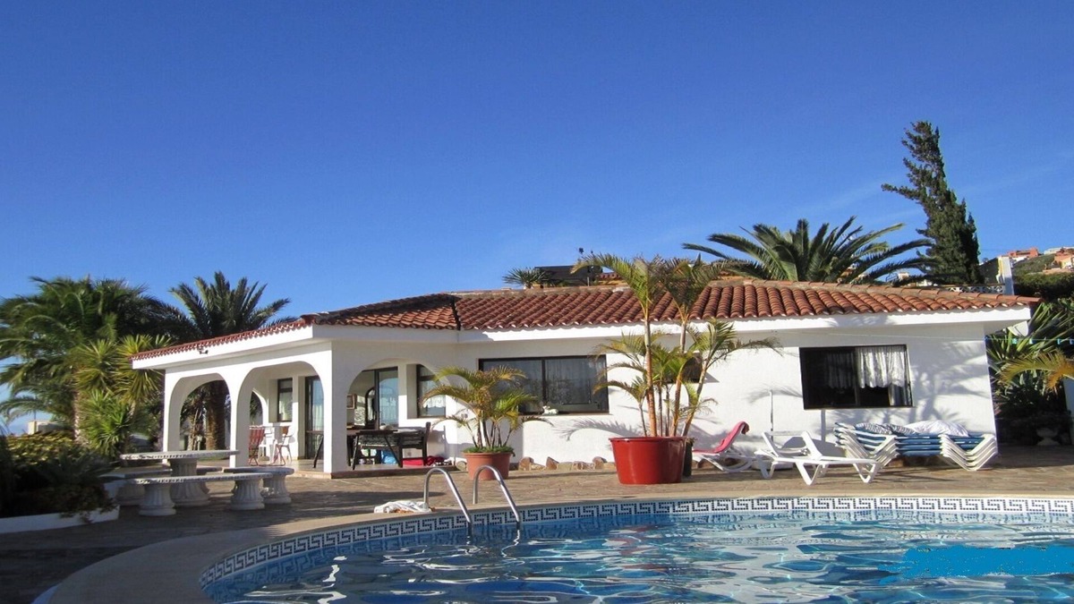 Sauzal House | TENERIFE-CANARIAS-HOUSE - POOL-WITH-SALT-WATER-LARGE-GARDEN.