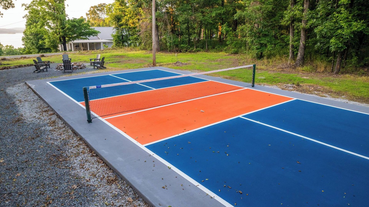Cookson House | Tenkiller Lake Private Pickleball CourtnSleeps 20nShuffleboard Pool Tablen13Beds
