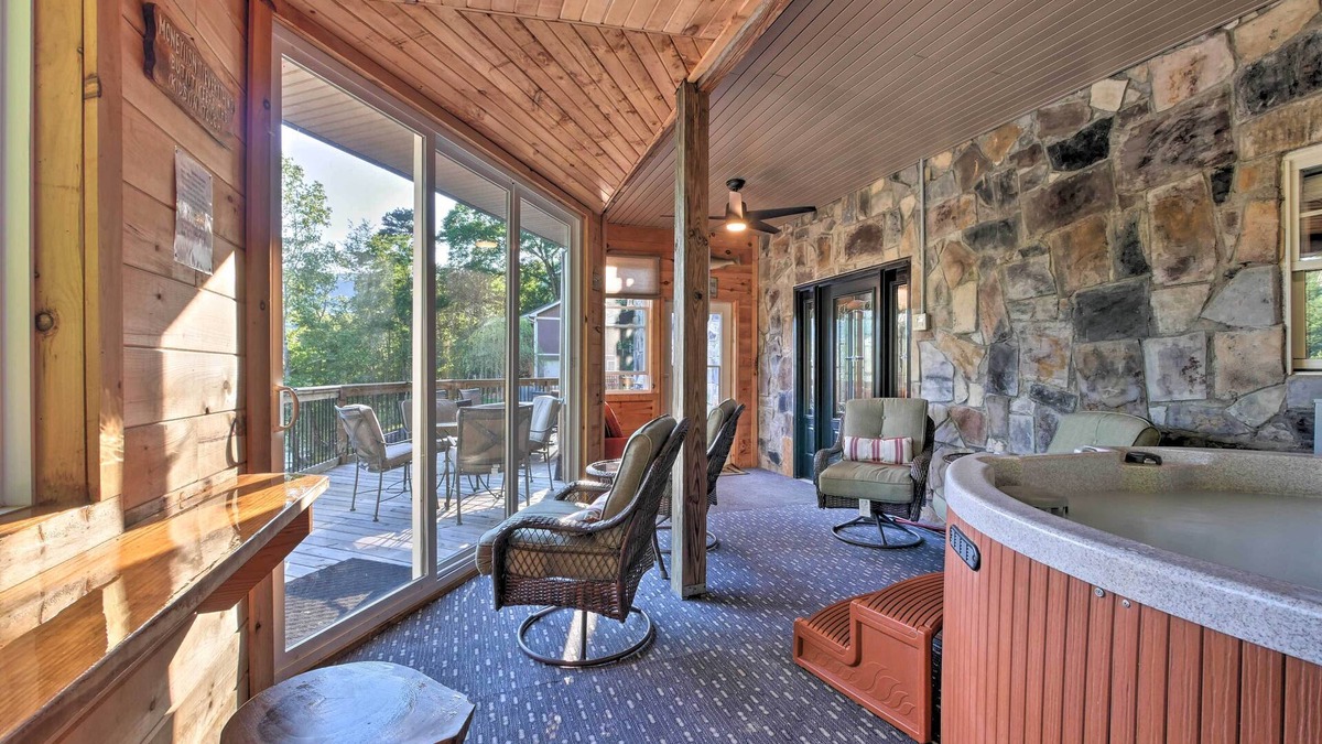 Chattanooga Cottage | Tenn River Cabin w/Hot Tub - 10 Mi to Chattanooga
