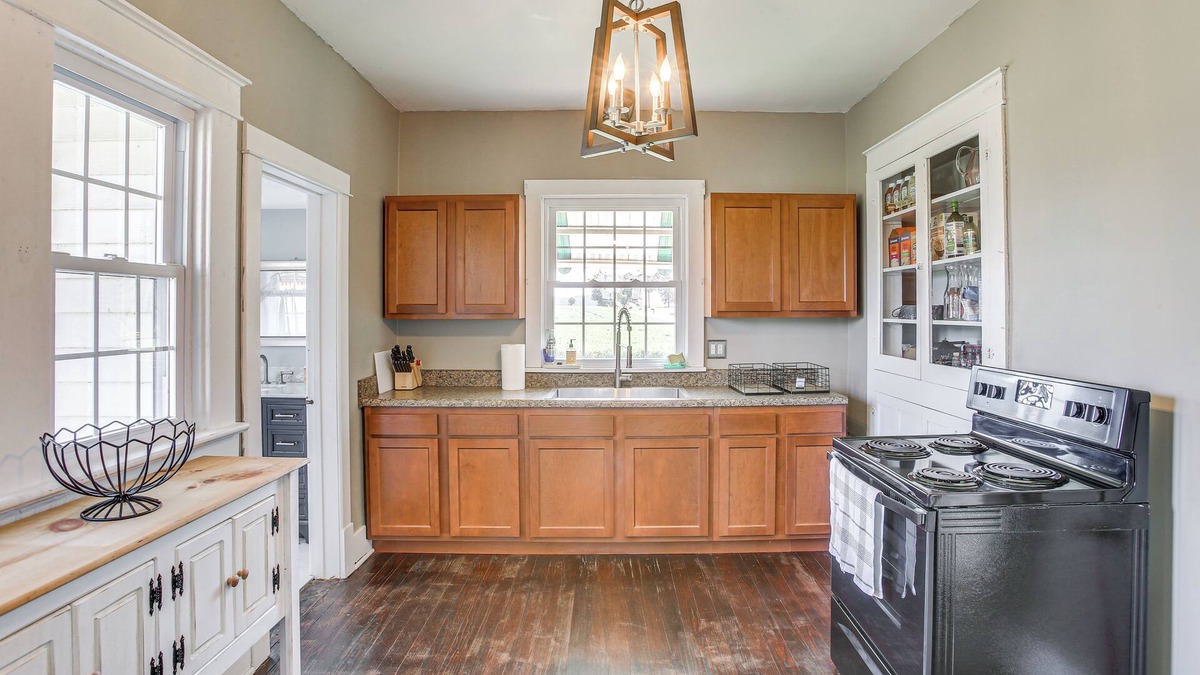 Drake House | Tennessee Family Farmhouse on 2 Acres!