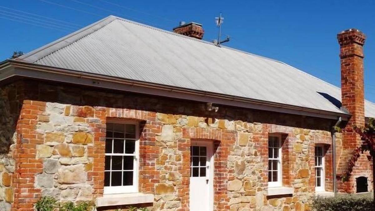 Tenterfield Cottage | Tenterfield Accommodation’s“White Rose Cottage”