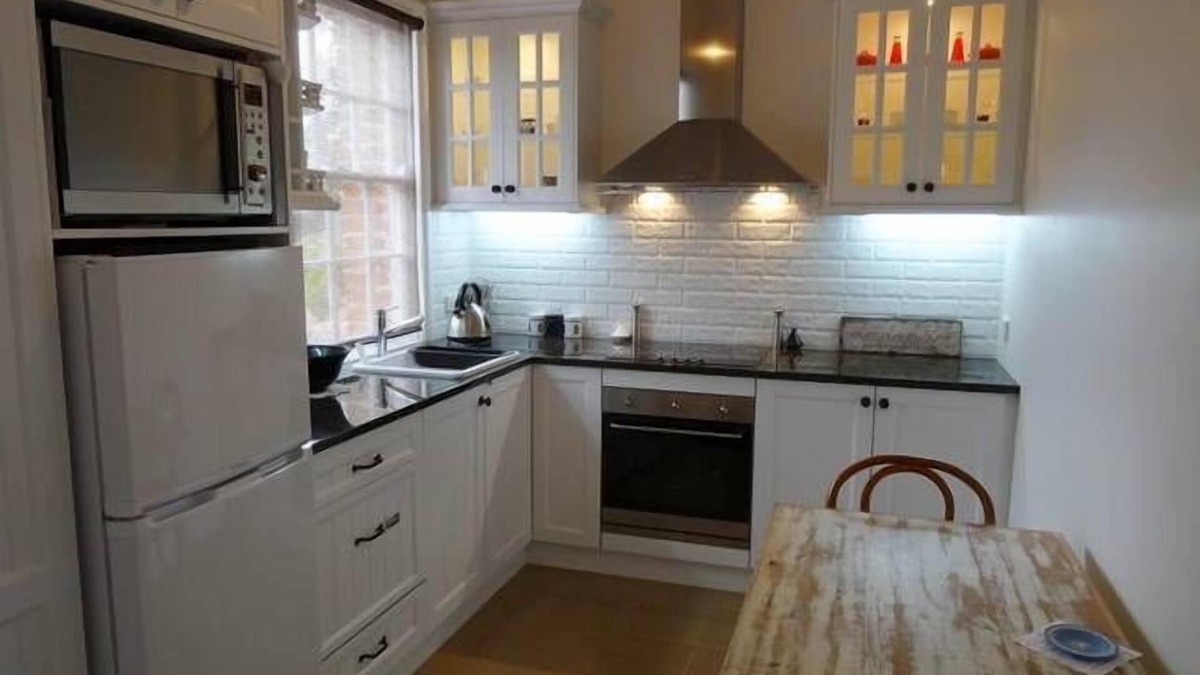 Tenterfield Cottage | TENTERFIELD ACCOMMODATION’s“Red Rose Cottage”