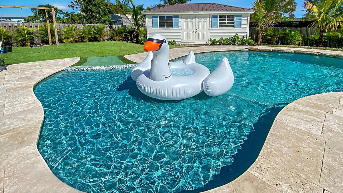 Jupiter House | Tequesta Beach House, Heated Private Pool, Close to Beach, Sleeps 8