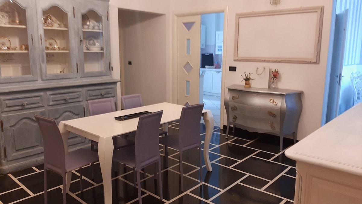 San Teodoro Apartment | TERMINAL CRUISES GENOVA DALLO ZIO 150 Square metres apartment