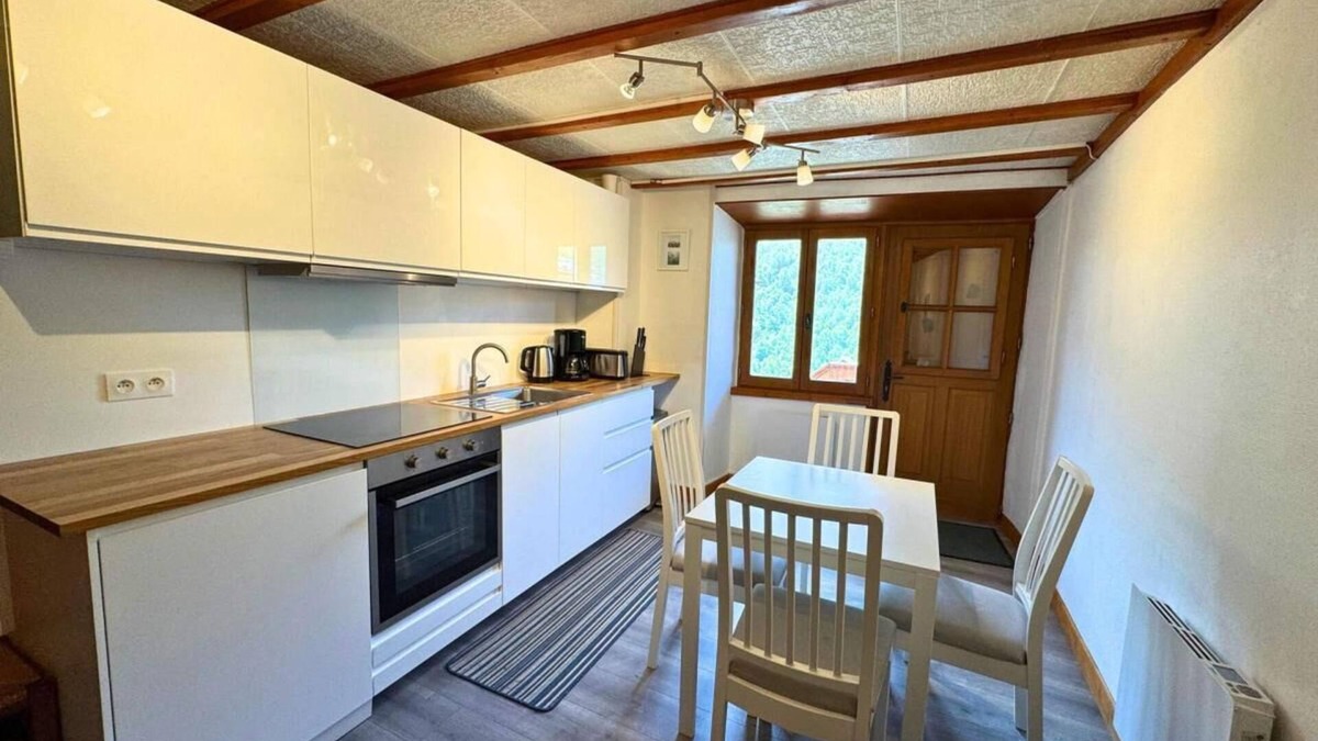 Praranger Apartment | Terrace, fireplace or stove, tv, ski locker, 30m², Les Menuires
