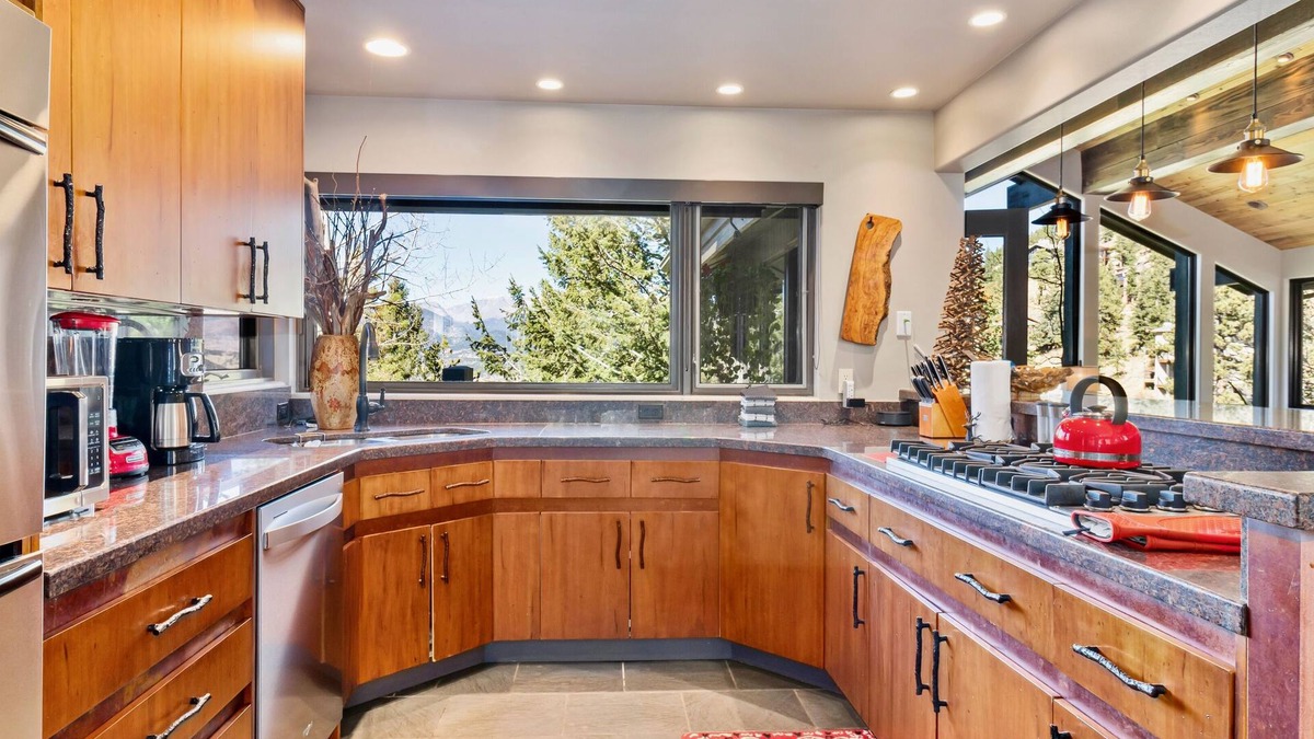 Windcliff Estates House | Terra Furma Luxury Vacation At Windcliff 4 Bedroom Home by RedAwning