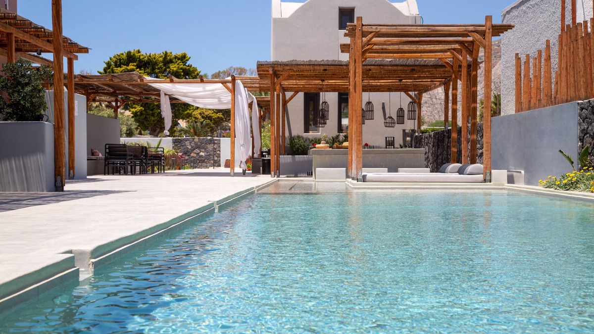 Agios Georgios Hotel | Terra Nera Suites Santorini