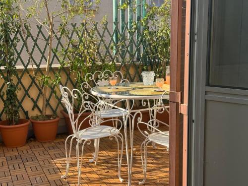 Prati Apartment | Terrace & 1930s Charm - Vatican Walk