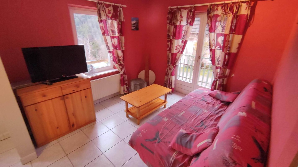 Dommartin-les-Remiremont Cottage | Terraced house with SPA Jacuzzi Sauna Fishing.