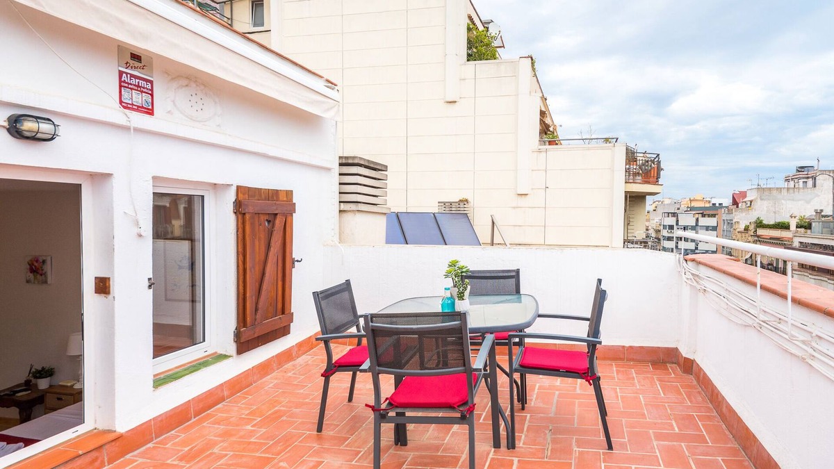 Sants-Montjuic Apartment | Terrace Haven by Plaza España