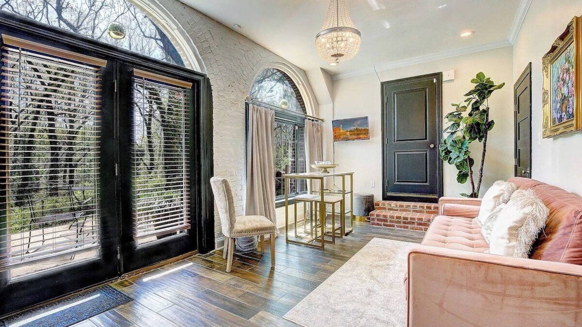 Lusby Apartment | Terrace Suite · Terrace Suite - Private Flat in Historic Manor.