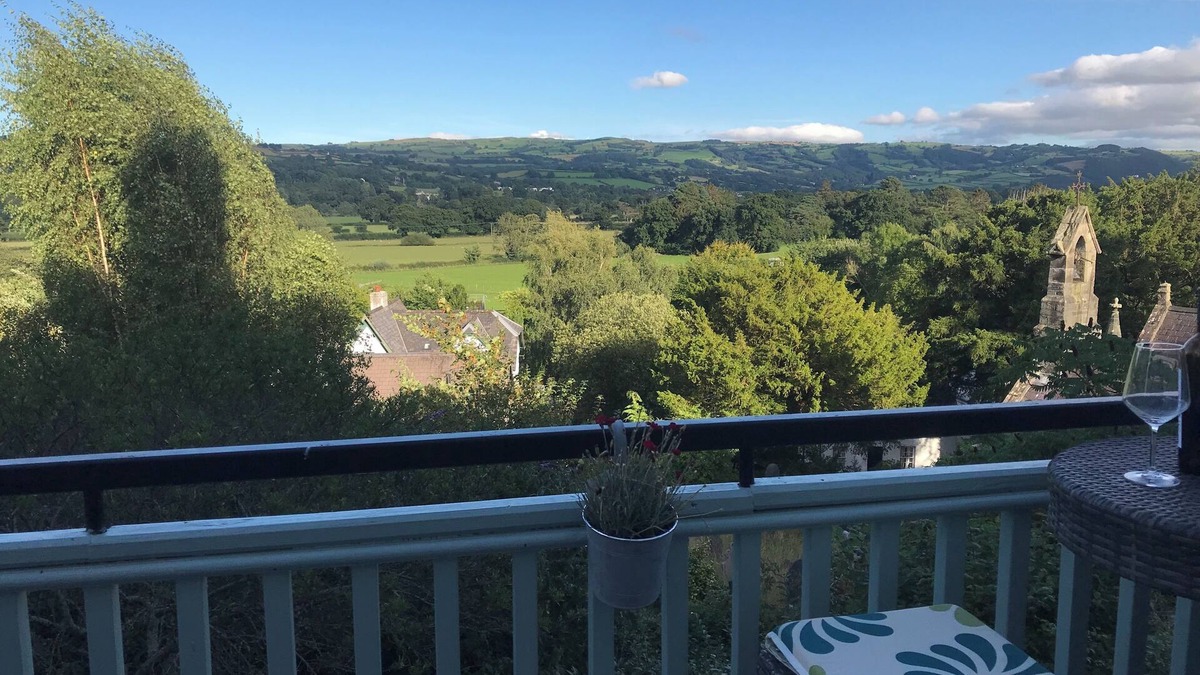 Trefriw Cottage | TERRACE VIEW, family friendly in Llanrwst