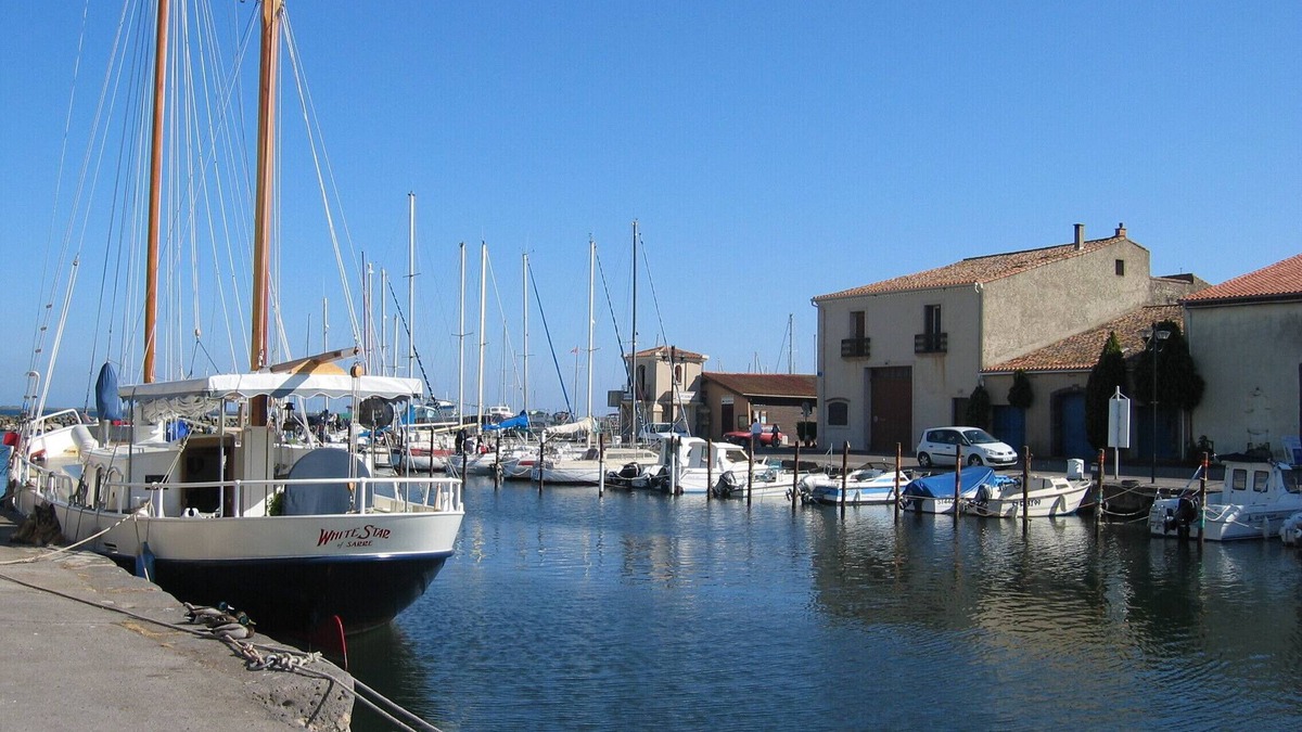 Marseillan Apartment | Terrace waterside views.Au bord de l'eau à Marseillan. Booking 2026 now