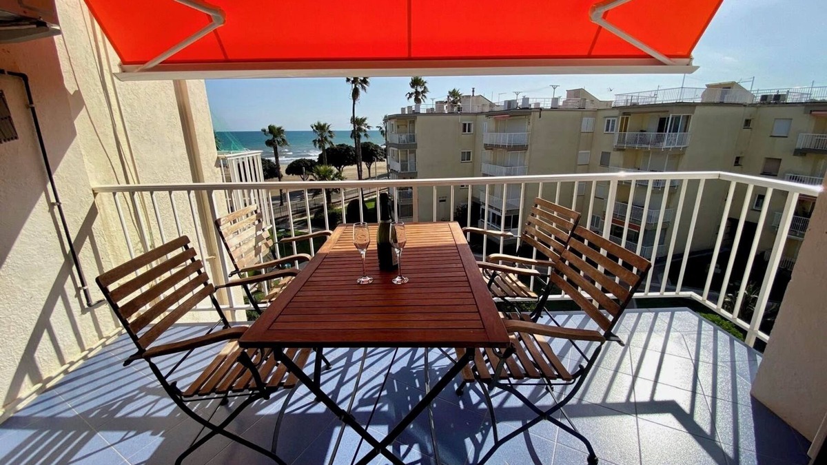Cambrils Apartment | Terrace with sea view, in 1st line of sea 4mn walk from the port and the center