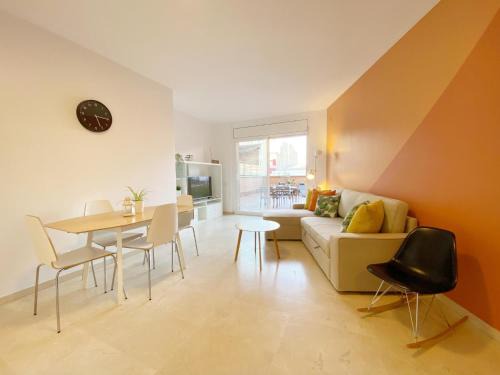 Sants-Montjuic Apartment | Terracotta terrace