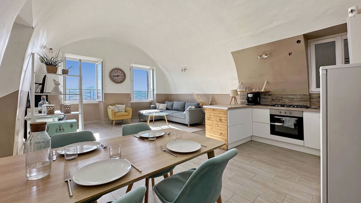 Lauris Apartment | Terrasses du Château | View in the Heart of the Village